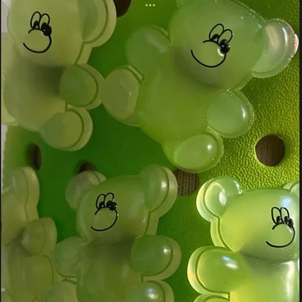 ✨Extremely Rare ✨Green Gummy Bear 🐻 Lazy Oaf X Crocs collab - Picture 4 of 4